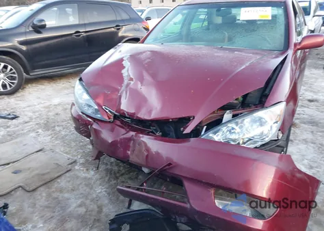 2005 Toyota Camry Xle V6 z USA, uszkodzony, nr VIN 4T1BF30K15U109671